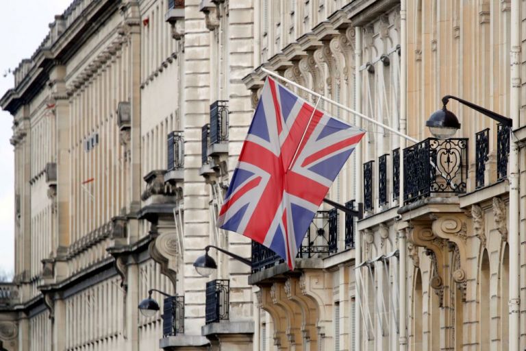 Έρευνα : Μόλις το 6% των Βρετανών επιθυμεί επιστροφή στην προ-κοροναϊού οικονομία