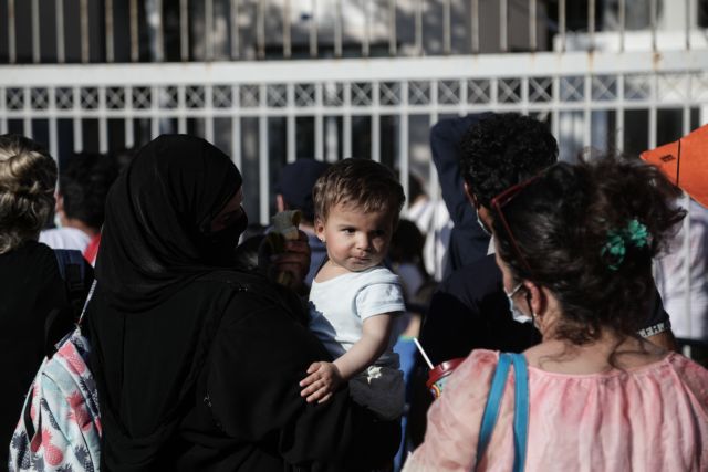 Όπου πάνε η Ελλάδα τους πληγώνει: Χάος στην Υπηρεσία Ασύλου, υπό αίρεση βασικά δικαιώματα, ξενοφοβία και ρατσισμός