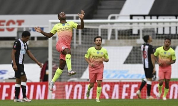 Εύκολη πρόκριση της Σίτι