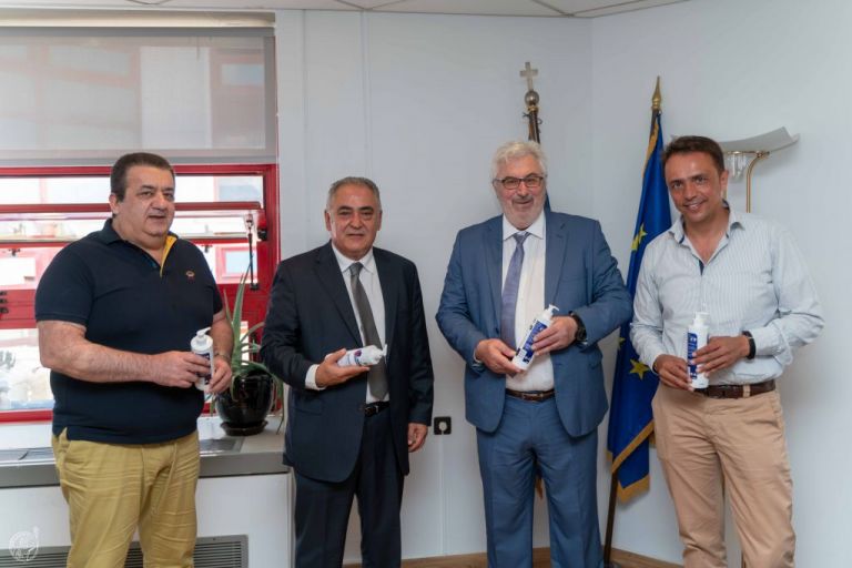 Παράδοση υγειονομικού υλικού στα Πανεπιστήμια Πειραιώς και Δυτ. Αττικής