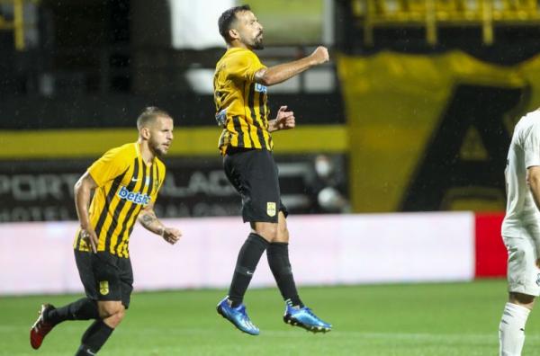 Αφιερωμένο στους ήρωες της πανδημίας το γκολ του Άρη