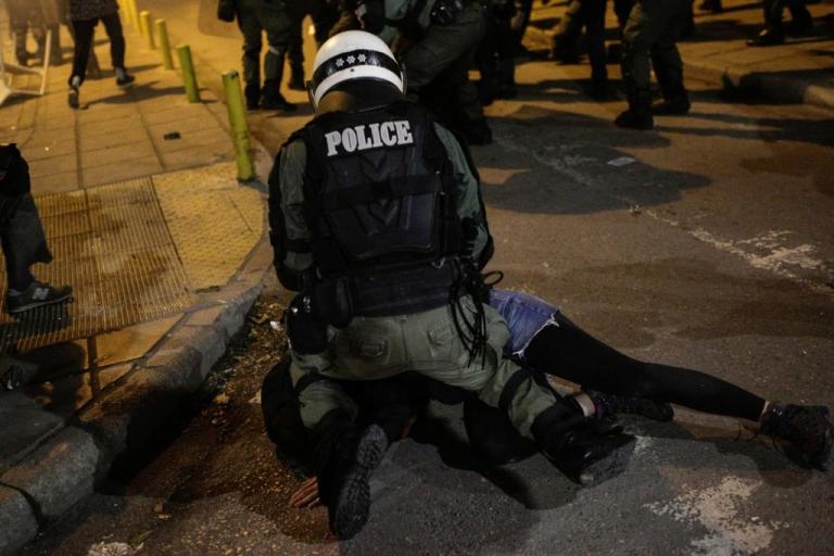 Εξοργιστικά περιστατικά αστυνομικής βίας με κίνητρο τον ρατσισμό