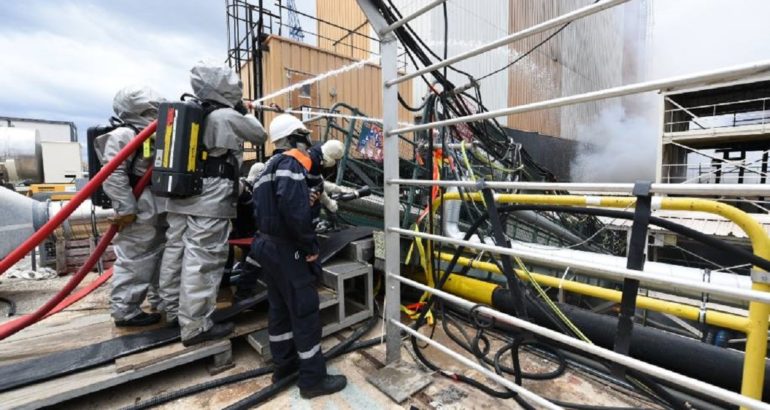 Γαλλία: Κατασβέστηκε η φωτιά σε πυρηνοκίνητο υποβρύχιο στη ναυτική βάση της Τουλόν