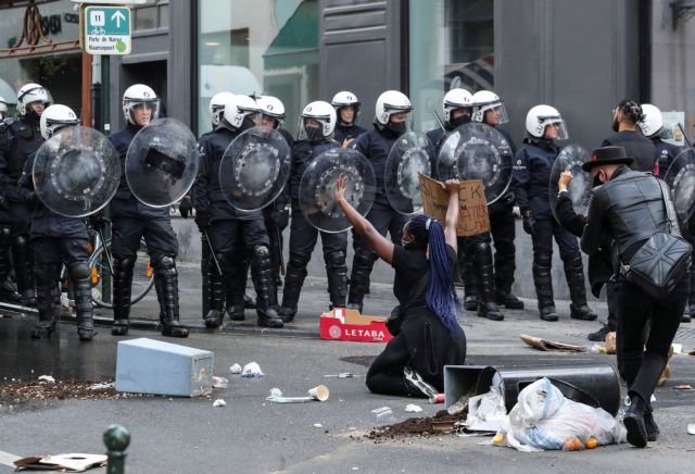 Οργή στις Βρυξέλλες: Αστυνομικοί πέρασαν χειροπέδες σε παιδιά –Τέθηκαν υπό έρευνα
