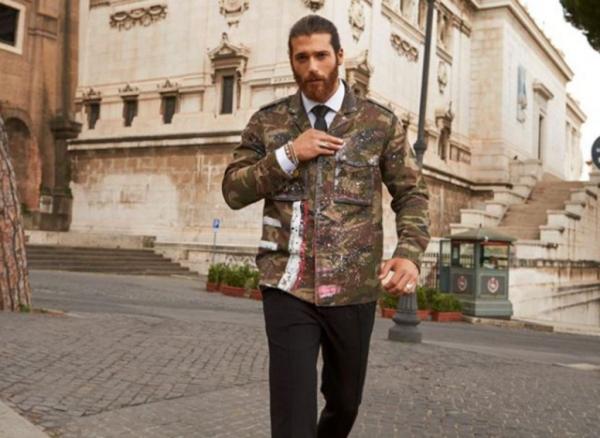 Τζαν Γιαμάν : Τα σχόλια στο Twitter αποθεώνουν την εμφάνισή του