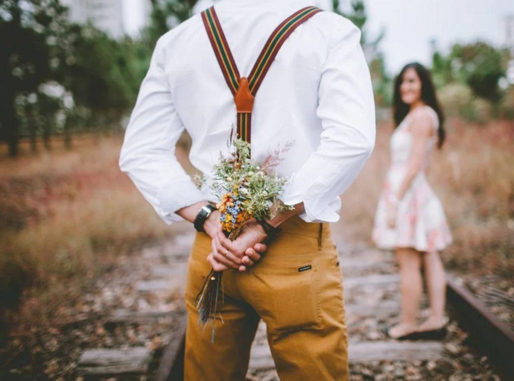 Έρωτας με τη πρώτη ματιά : Οι ενδείξεις ότι «κεραυνοβολήθηκες»