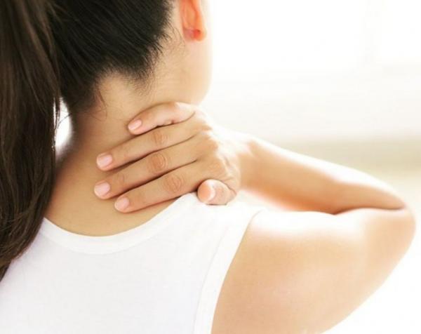 Πόνος στον αυχένα : Έτσι θα τον αντιμετωπίσεις άμεσα