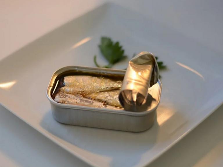 Κονσέρβες : Οι κίνδυνοι που κρύβουν και πώς να προσέχετε