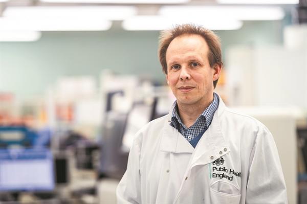 «Ενα τεστ θα προβλέπει ποιος θα νοσήσει βαριά» – Η σπουδαία ανακάλυψη του Κέιμπριτζ