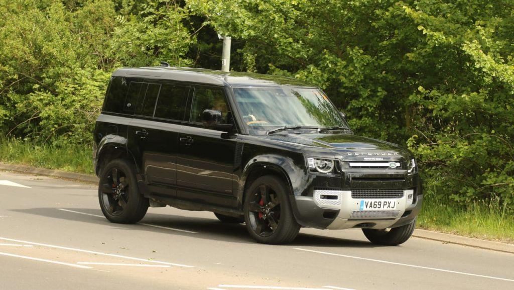 Land Rover Defender SVR 2022: Ο υπερασπιστής