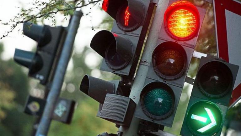 «Έξυπνα» φανάρια στους δρόμους της Αθήνας – Πώς θα εντοπίζονται οι παραβάτες