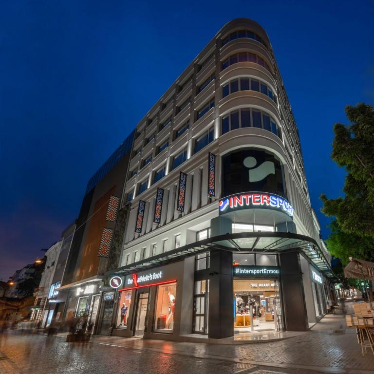 Shopping νέας γενιάς : Ξεναγούμαστε στο νέο, υπερσύγχρονο κατάστημα INTERSPORT