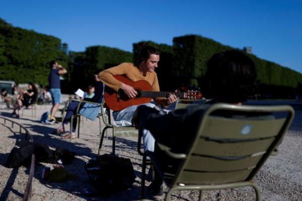 Γαλλία: Πρόβα για το άνοιγμα εστιατορίων και καφέ