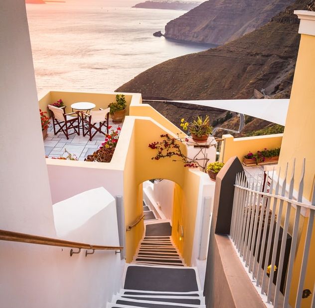 Σε πλήρη ετοιμότητα η Ελλάδα για την υποδοχή τουριστών – Όλοι οι κανόνες για αεροδρόμια και ξενοδοχεία