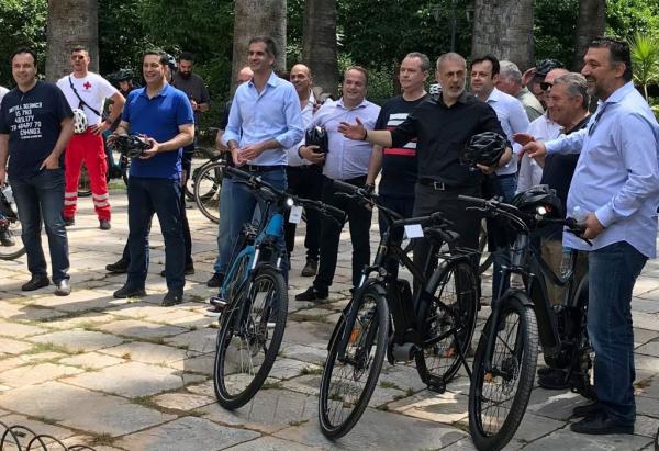 Ο Γιάννης Μώραλης και άλλοι δήμαρχοι έκαναν ποδήλατο στο κέντρο της Αθήνας