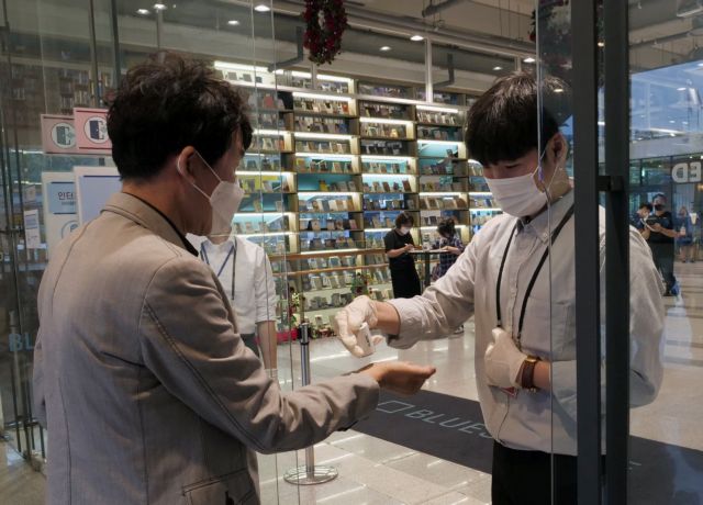 Συναγερμός στη Νότια Κορέα: Αντιμέτωπη με δεύτερο κύμα της πανδημίας η χώρα