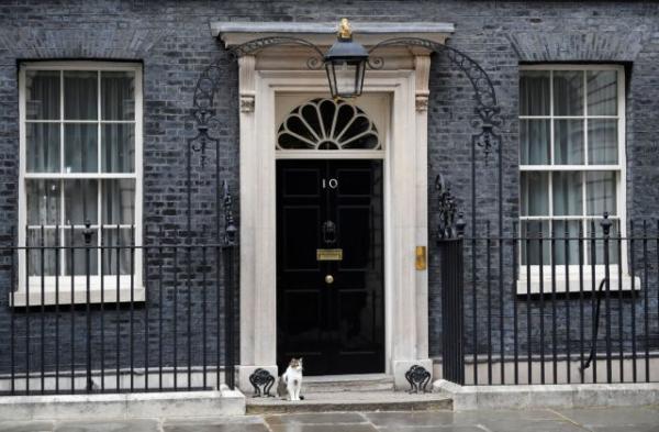 #StayAlert : Ο Μπόρις Τζόνσον υποστηρίζει τη χρήση μάσκας στα ψώνια