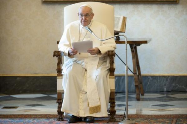 Ο Πάπας Φραγκίσκος καλεί την ανθρωπότητα να απλώσει το χέρι στους φτωχούς