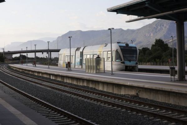 Τετράωρη στάση εργασίας για την Πέμπτη σε Τρένα και Τραμ