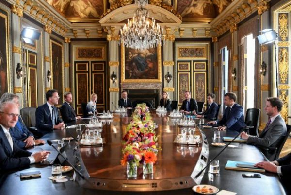 Ταμείο Ανάκαμψης : Βέβαιος για συμφωνία ο Μακρόν – Αγεφύρωτες διαφορές βλέπει ο Ρούτε