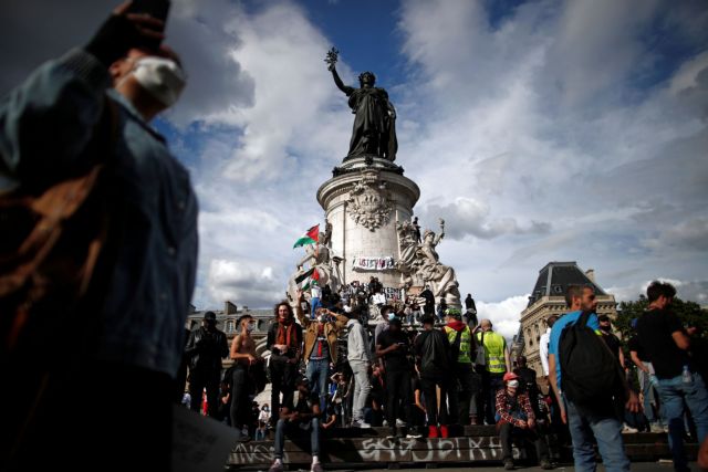 Μακρόν : Είμαστε ανυποχώρητοι στο ρατσισμό αλλά δεν θα αποκαθηλώσουμε αγάλματα