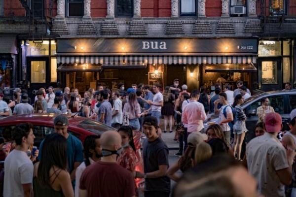 Νέα Υόρκη : Προειδοποιήσεις για νέο lockdown έφερε ο συνωστισμός στα μπαρ