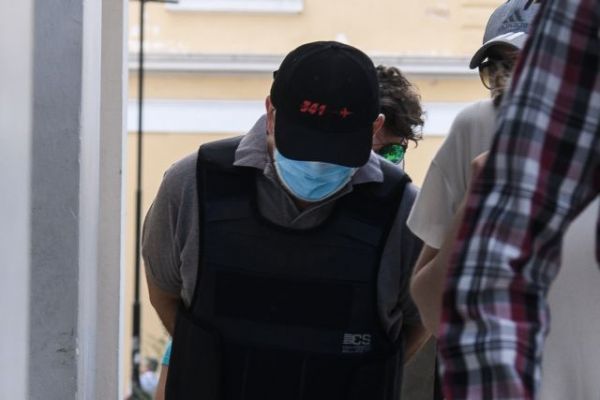 Έργα και ημέρες του ψευτογιατρού: Από την «πώληση» δορυφορικών συστημάτων στην κατασκευή σκοπευτηρίου