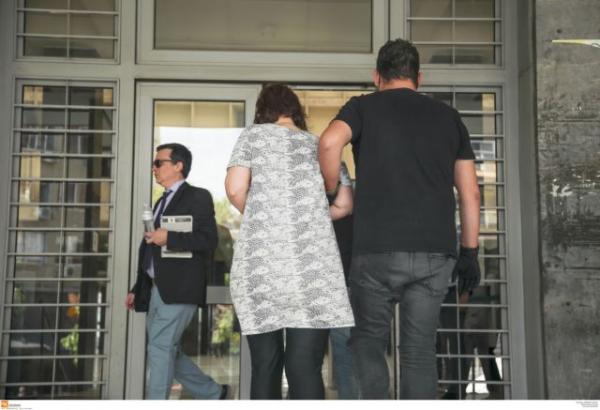 Δολοφονία 49χρονου στον Εύοσμο : Απολογούνται μάνα και κόρη