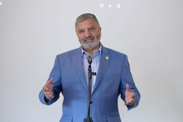 Πατούλης για απατεώνα «γιατρό»: Άξιον απορίας πώς προσποιούταν τόσα χρόνια το γιατρό