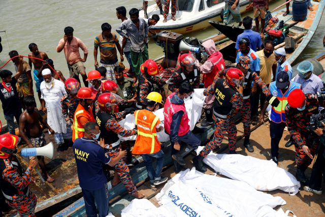 Μπανγκλαντές : Τουλάχιστον 30 νεκροί από το ναυάγιο πορθμείου στη Ντάκα