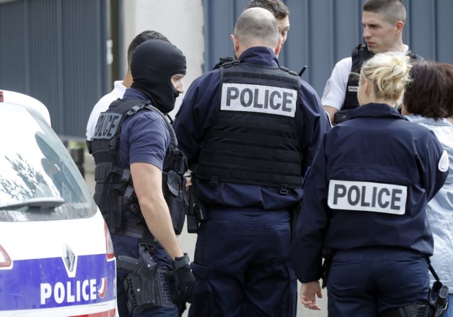 Γαλλία : Μέλη της επίλεκτης RAID συνέλαβαν πέντε Τσετσένους για τα επεισόδια στη Ντιζόν