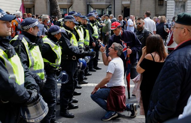 Βρετανία: Έκκληση για αποφυγή διαδηλώσεων υπό τον φόβο επεισοδίων με ακροδεξιούς