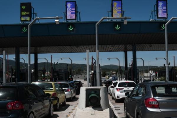 Αυξημένη κίνηση στις εθνικές οδούς: Χάος στην Αθηνών – Κορίνθου
