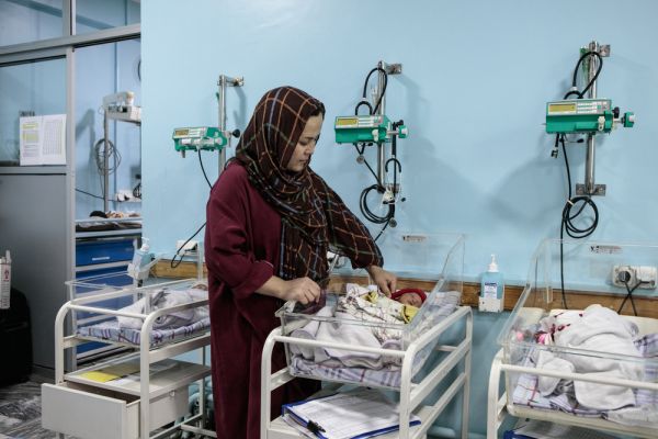 Αφγανιστάν: Στιγμιότυπα ζωής πριν την επίθεση θανάτου στη μαιευτική κλινική των Γιατρών Χωρίς Σύνορα