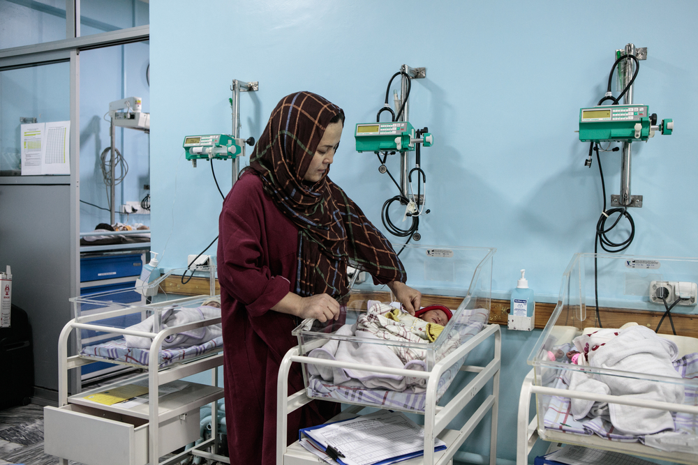 Αφγανιστάν: Στιγμιότυπα ζωής πριν την επίθεση θανάτου στη μαιευτική κλινική των Γιατρών Χωρίς Σύνορα