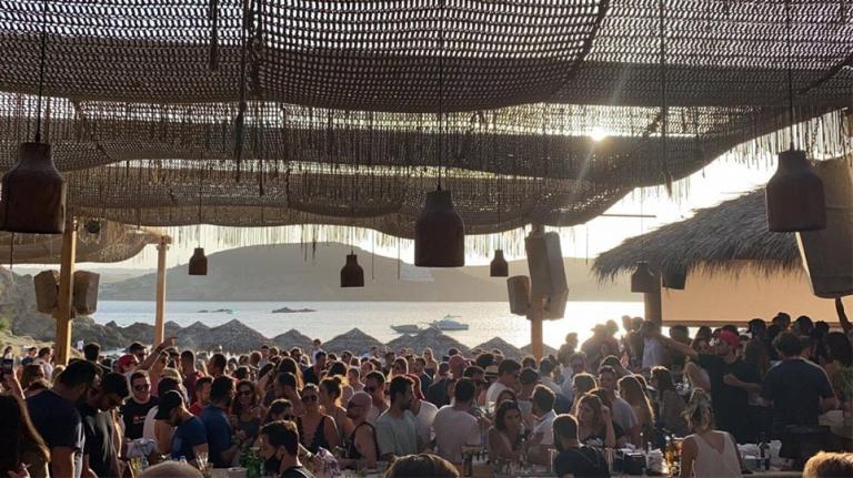 Επέστρεψε για τα καλά η…. κορονοβλακεία και «παρτάρουμε» ασύστολα