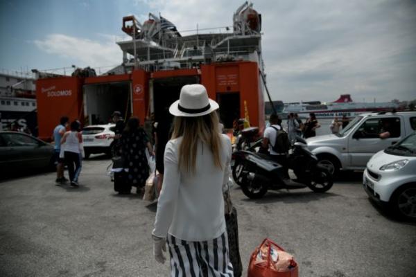 Μειώθηκαν τα ακτοπλοϊκά εισιτήρια για όλες τις θέσεις και για τα οχήματα – Πώς διαμορφώνονται οι τιμές