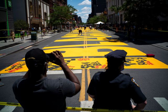 Νέα Υόρκη: Τους έριξαν χλωρίνη στο μίλκσεικ; – Στο νοσοκομείο 3 αστυνομικοί