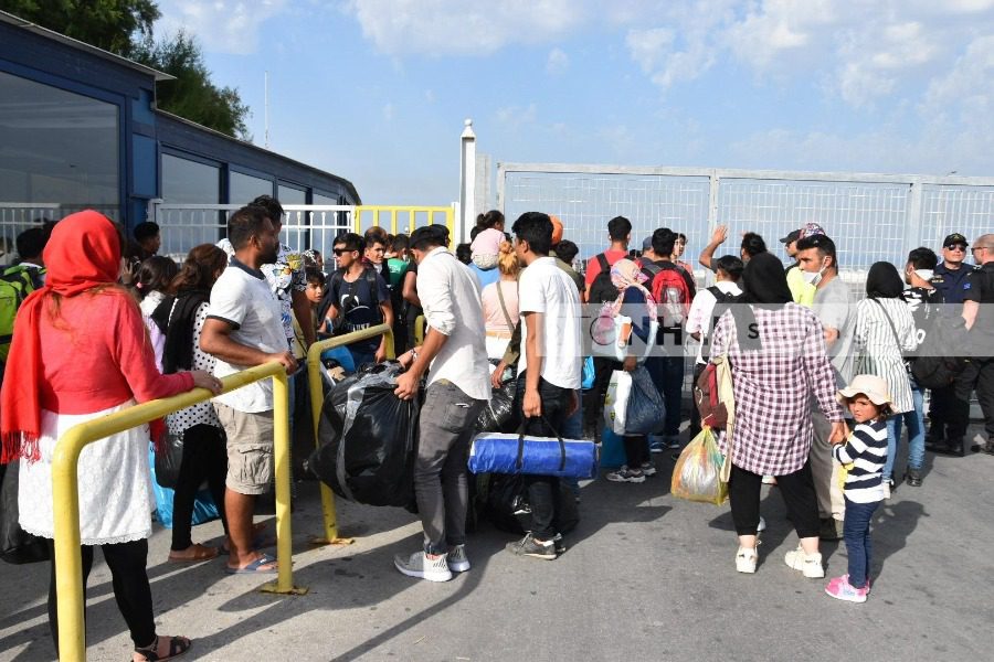 Ο Γολγοθάς δεν τελειώνει ούτε με την απόκτηση ασύλου - Μετ' εμποδίων η αναχώρηση προσφύγων