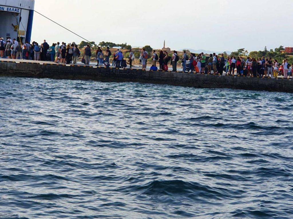 Κοροναϊός : Χαμός στο πλοίο της επιστροφής από την Αίγινα – Κανένα μέτρο