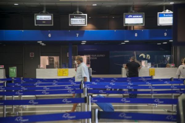 Κοροναϊός: «Πονοκέφαλος» για τους ειδικούς από τουρίστες και συνωστισμούς – Φόβοι για δεύτερο κύμα