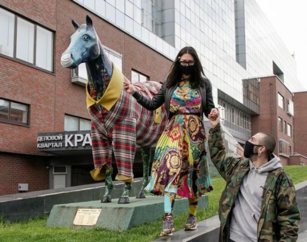 Κοροναϊός και ερωτική επαφή: Χρήση μάσκας στο κρεβάτι – Οι πιο επικίνδυνες πρακτικές