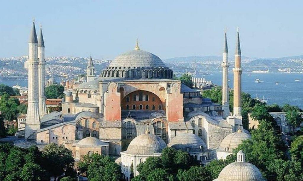 Δημοσκόπηση : Το 73% των Τούρκων θέλει η Αγιά Σοφιά να γίνει τζαμί