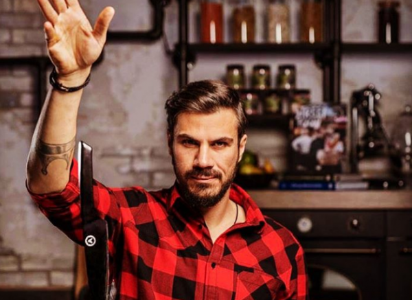 Άκης Πετρετζίκης : Έτσι σχολίασε τη νίκη του νέου έλληνα MasterChef