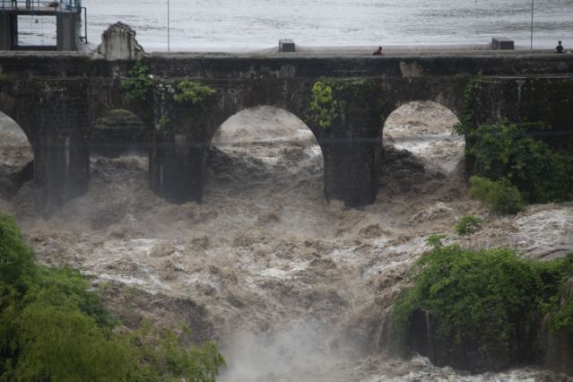 Κόλαση βροχής : Τουλάχιστον 20 νεκροί από την καταιγίδα Αμάντα στην Κεντρική Αμερική