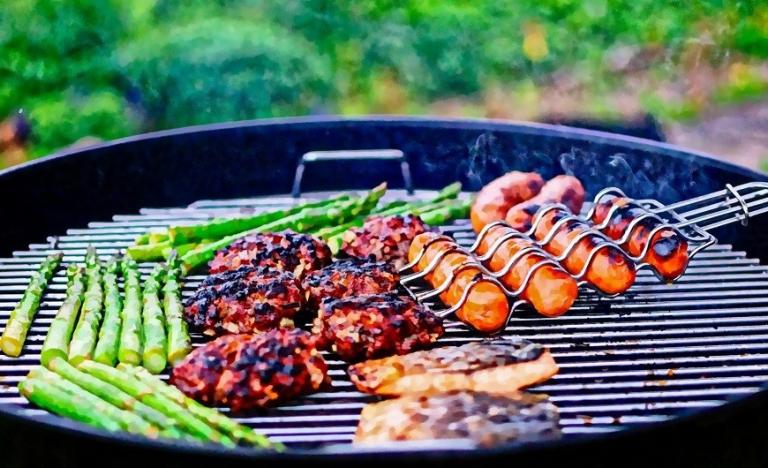 Βρετανία: Ο κοροναϊός αλλάζει και το… μπάρμπεκιου – Το νέο savoir vivre