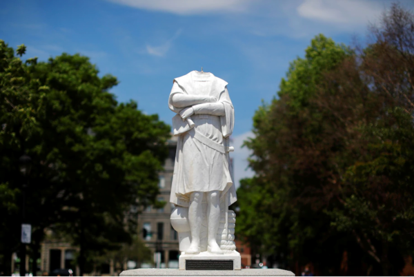 Δολοφονία Φλόιντ : Διαδηλωτές κατέστρεψαν αγάλματα του Κολόμβου στις ΗΠΑ
