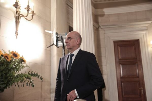 Συναντήσεις Δένδια με εκπρόσωπους κομμάτων – Στο επίκεντρο η συμφωνία Ελλάδας με Ιταλία