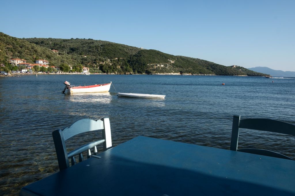 Τουρισμός: Πότε και για ποιες χώρες αίρονται οι ταξιδιωτικοί περιορισμοί – Το σχέδιο για τα νησιά