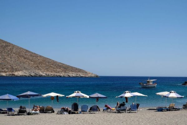 Καιρός για… παραλία: Υψηλές θερμοκρασίες και βοριάδες σε όλη τη χώρα